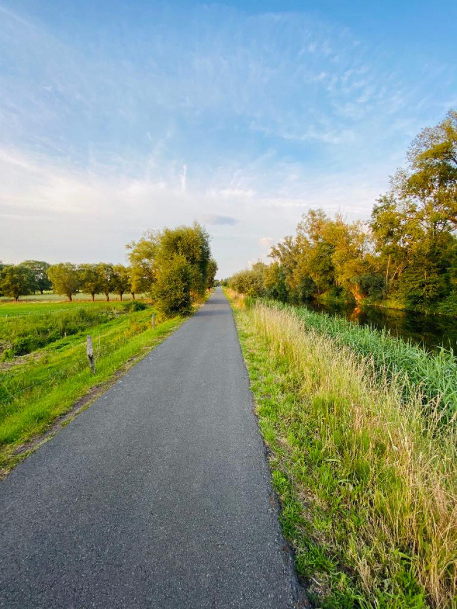 wandelen langs het water